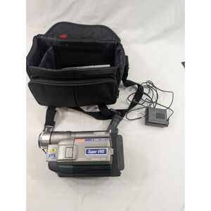 Untested JVC GR-SXM527U Compact SVHS-C Video Camcorder  Batteries Charger